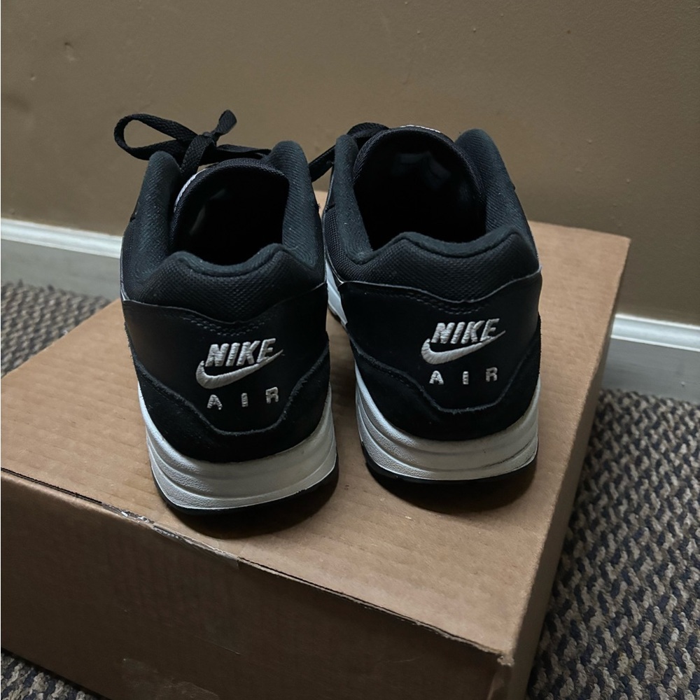 Air max 1 black white